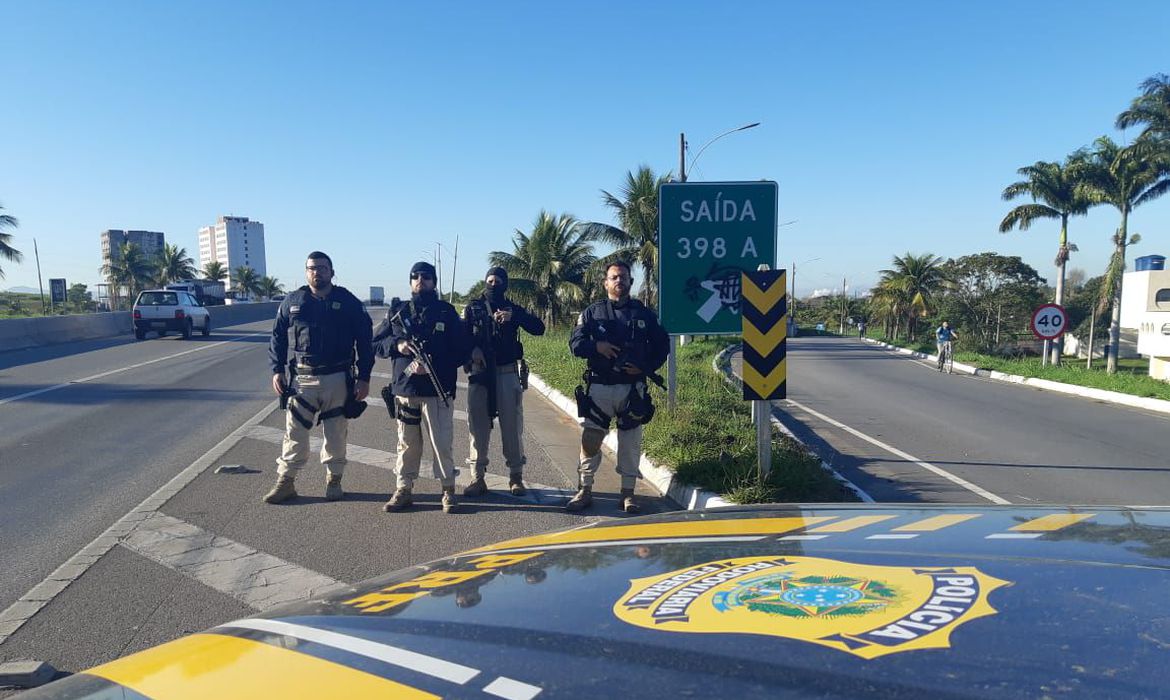 Tensão marca reintegração de posse de terreno da Petrobras no Rio