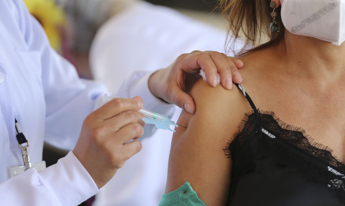Mais de 153 mil pessoas já receberam a 1ª dose da vacina contra covid-19