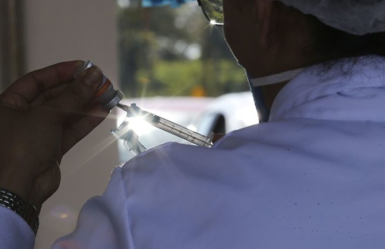 Capital fluminense vacina pessoas de 36 e 35 anos nesta semana