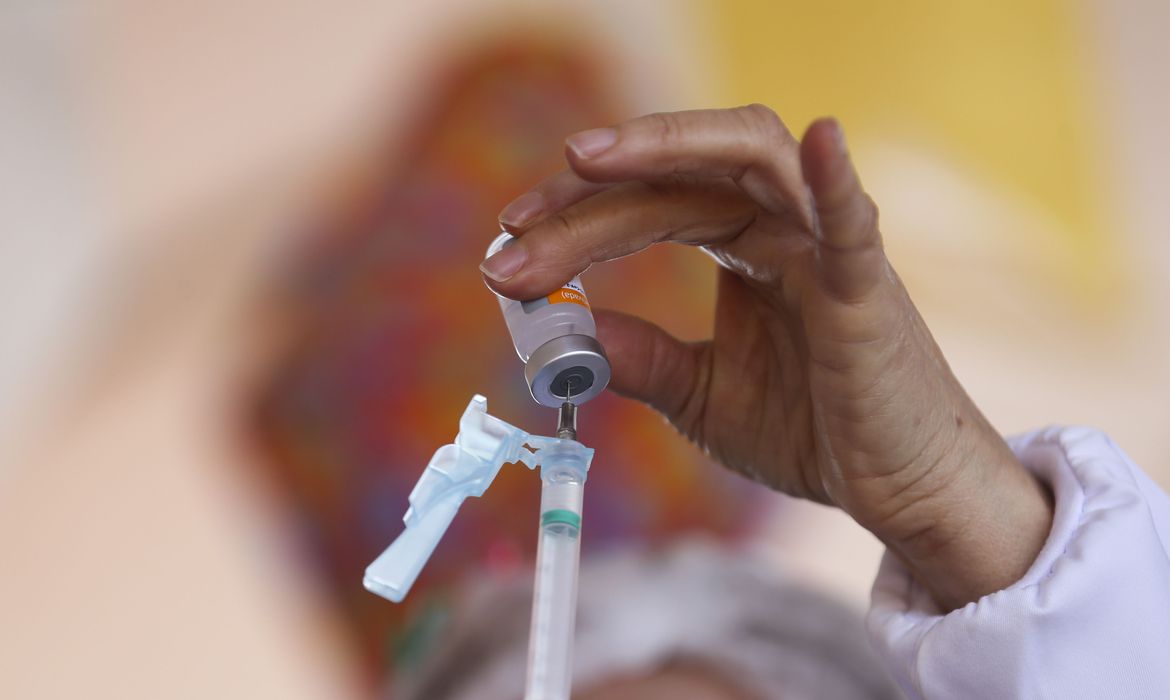 Rio retoma aplicação da primeira dose contra covid-19 na quarta