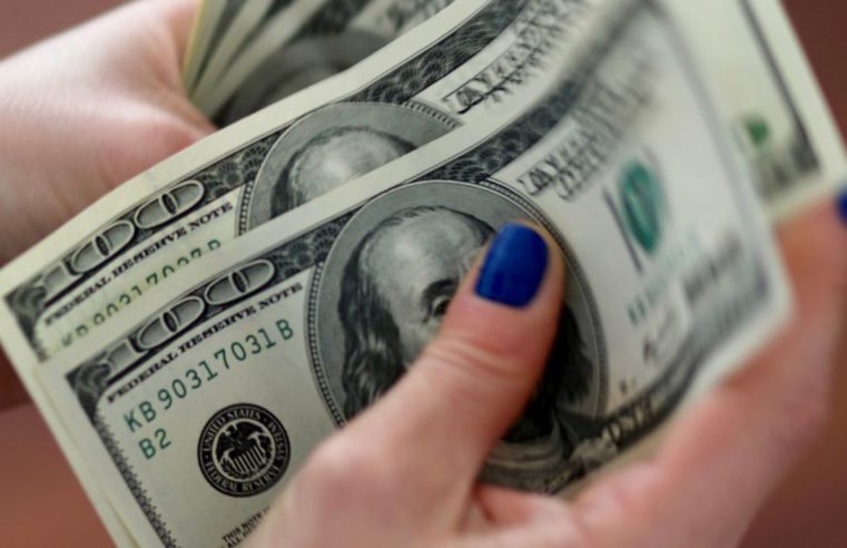 Dólar cai e fecha a R$ 5,24, motivado pelos Estados Unidos