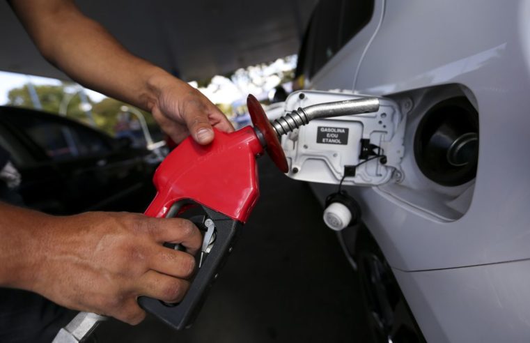 Litro da gasolina sobe R$ 0,09 nas refinarias da Petrobras