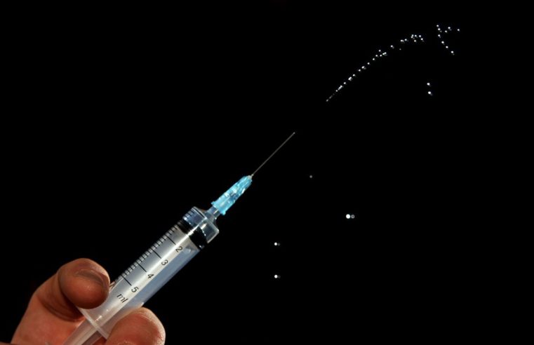 Covid-19: Saúde inicia aplicação de dose de reforço para idosos em instituições de longa permanência
