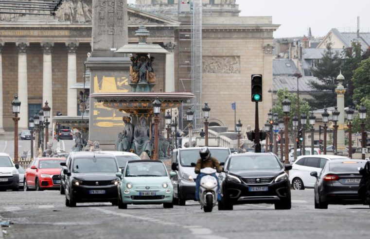 Paris limita velocidade de carros a 30 km/h