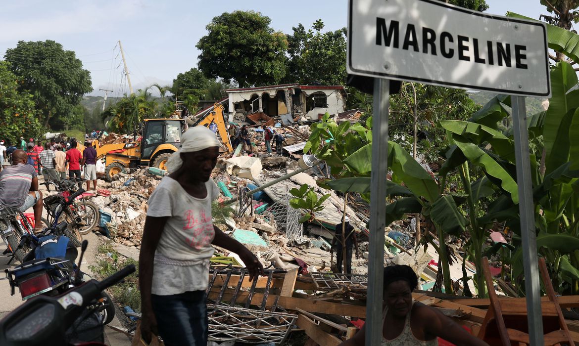 Papa envia recursos financeiros ao Haiti, Bangladesh e Vietnã