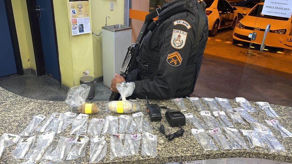 Polícia Militar granadas em Pedro do Rio