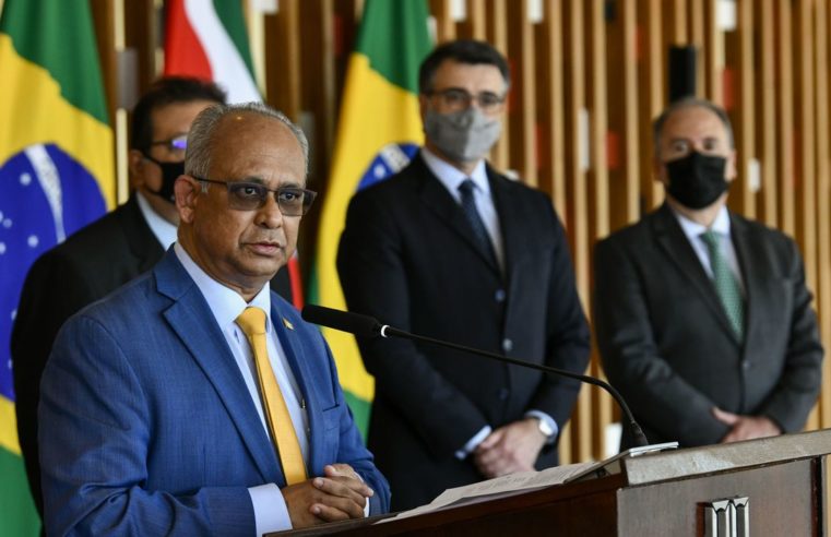 Brasil pode colaborar com Suriname no setor do petróleo, diz ministro