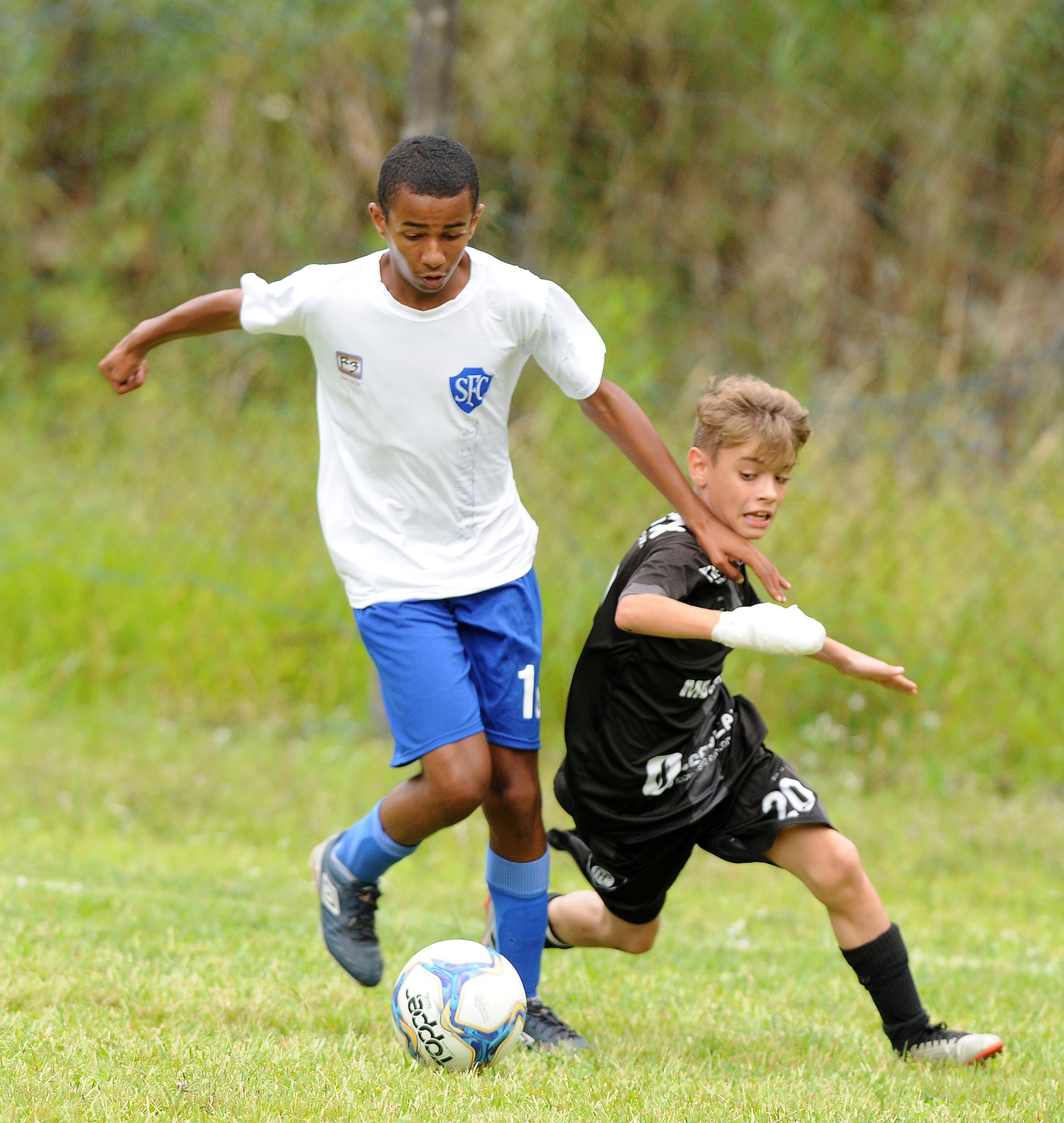 Campeonatos de futebol de campo nas categorias de base começam em setembro