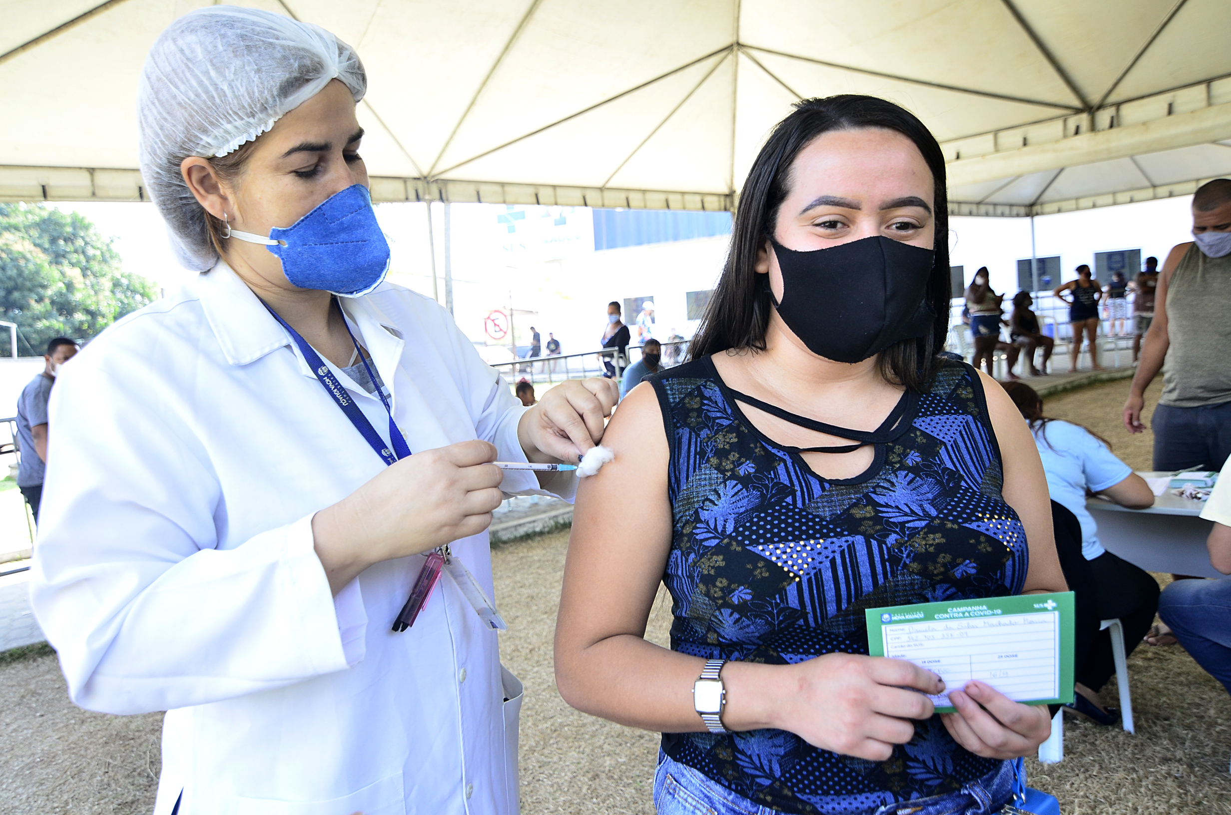 Nova Iguaçu vacina pessoas de 24 anos nesta quarta-feira (18)