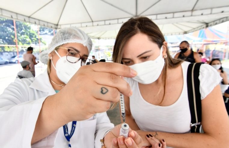 Nova Iguaçu vacina pessoas entre 27 e 29 anos nesta semana