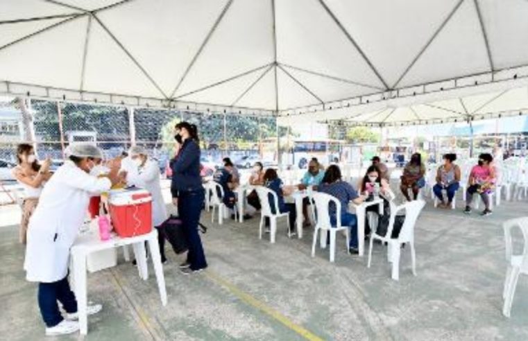 Nova Iguaçu vacina pessoas de 18 a 21 anos contra Covid-19 nesta semana