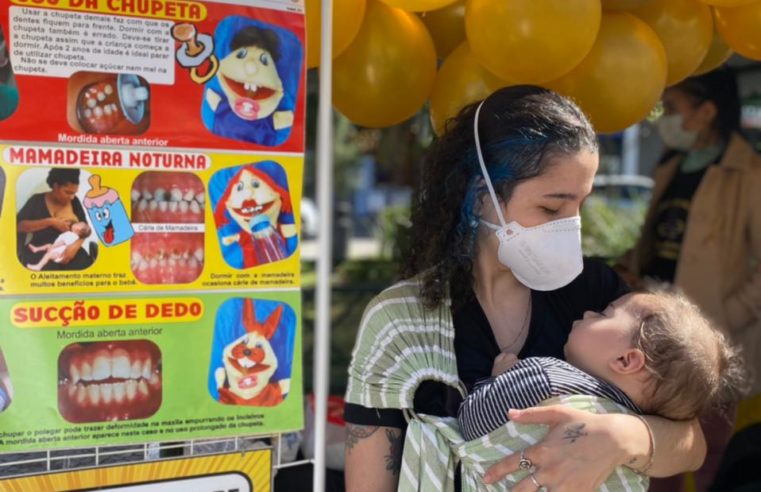 Agosto Dourado: Pit Stop na Praça da Inconfidência orienta e incentiva o aleitamento materno