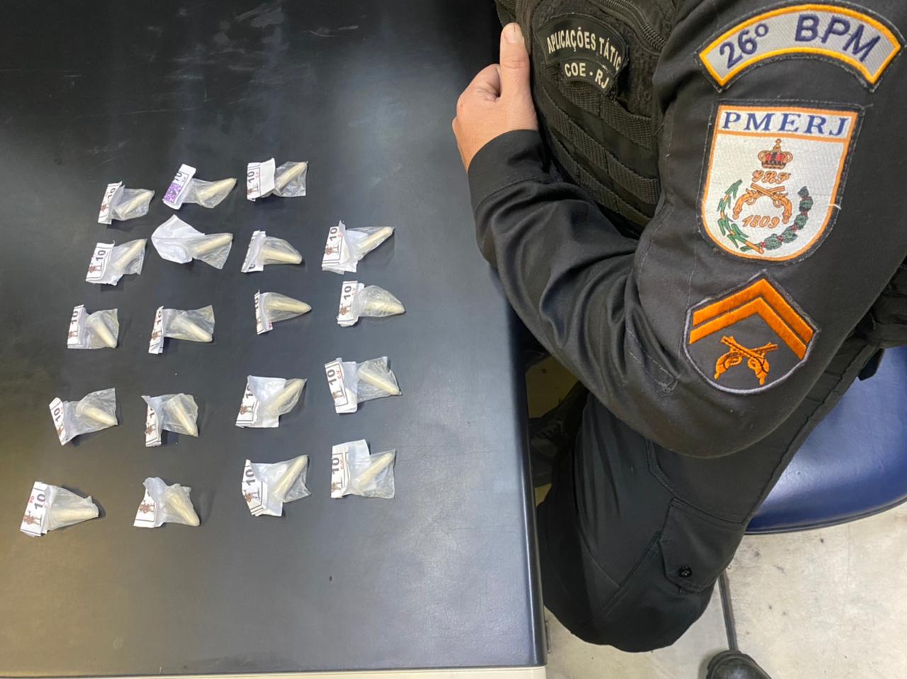 Polícia Militar flagra homem com drogas no Floresta