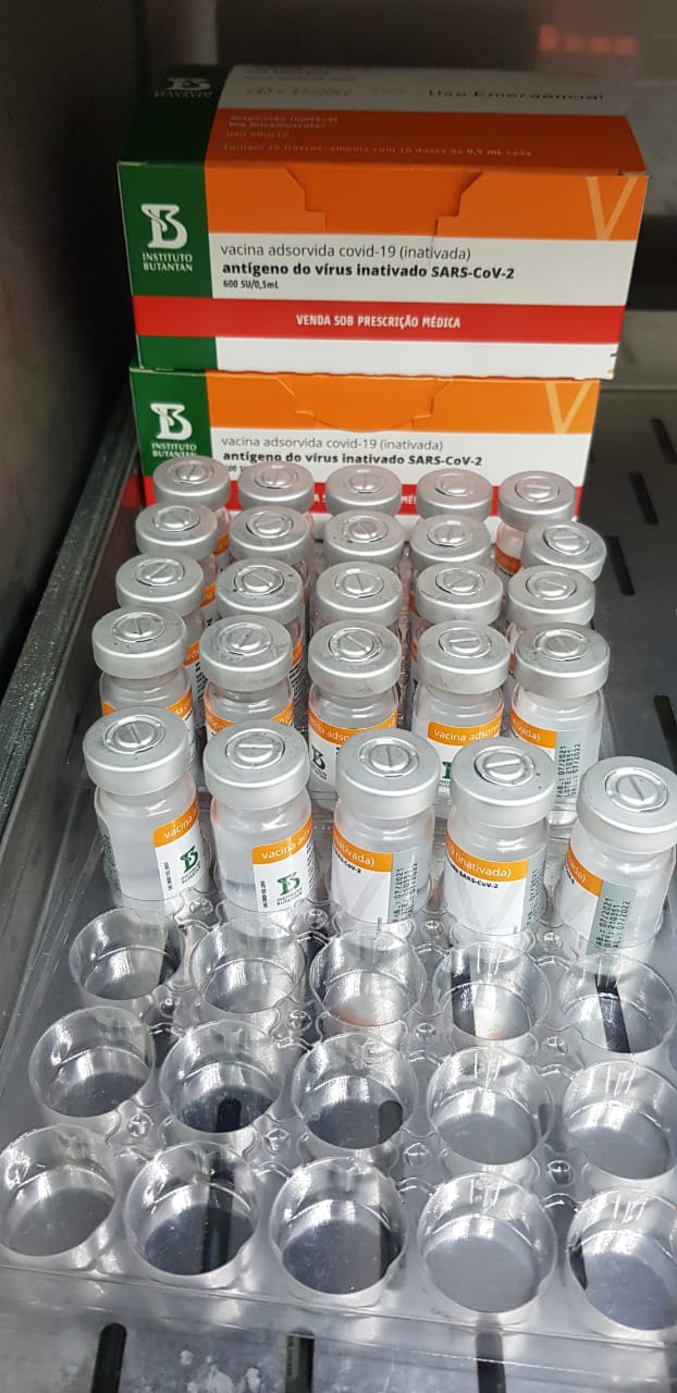 Petrópolis antecipa aplicação da 2ª dose da vacina AstraZeneca, começando por profissionais da Educação da rede municipal