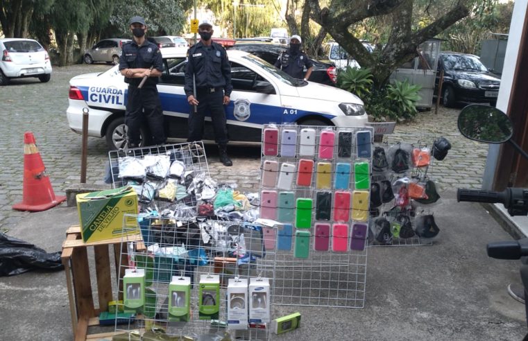 Fiscalização apreende mercadorias de comércio ambulante ilegal