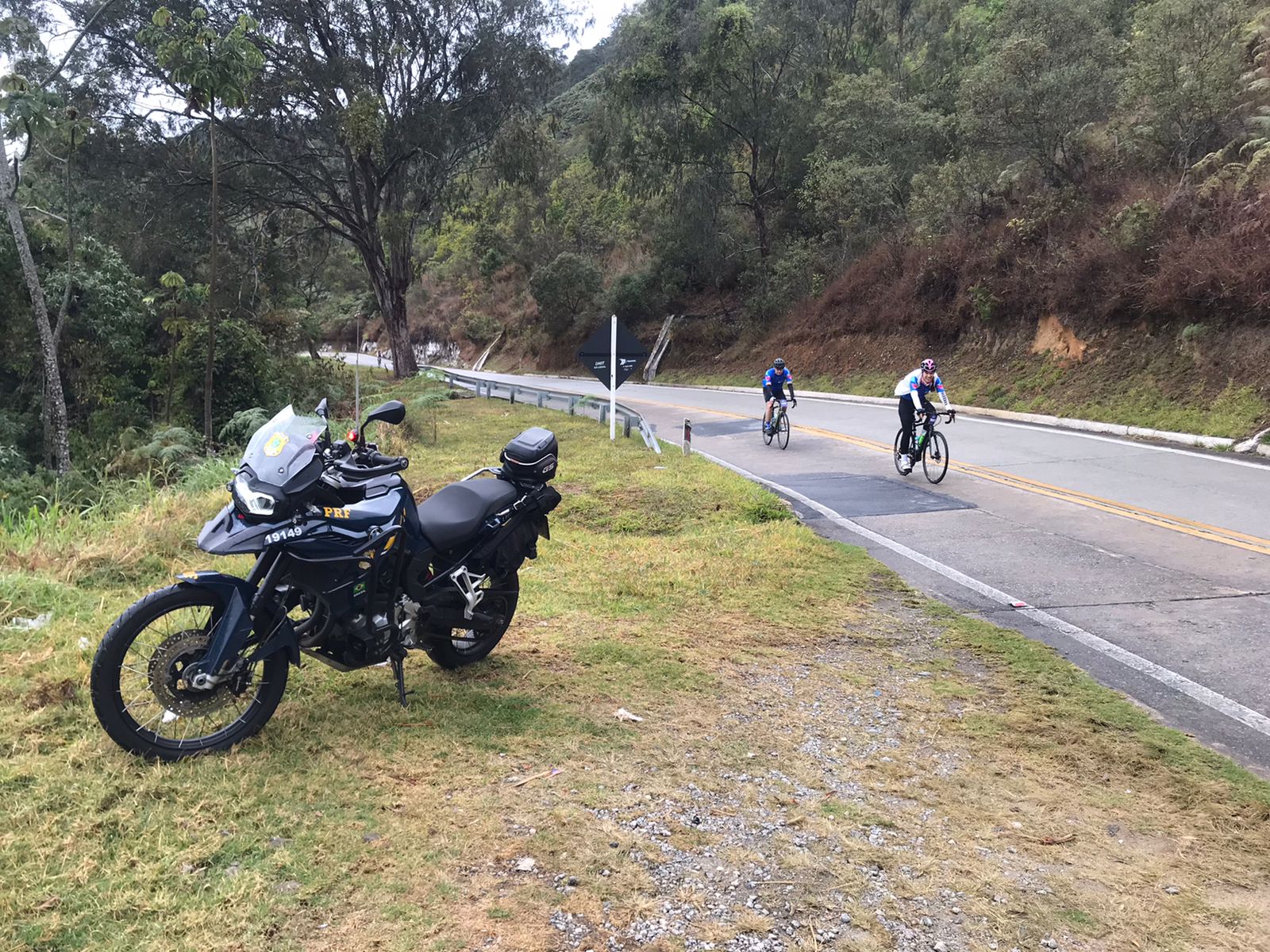 PRF realiza escolta de ciclismo de estradas