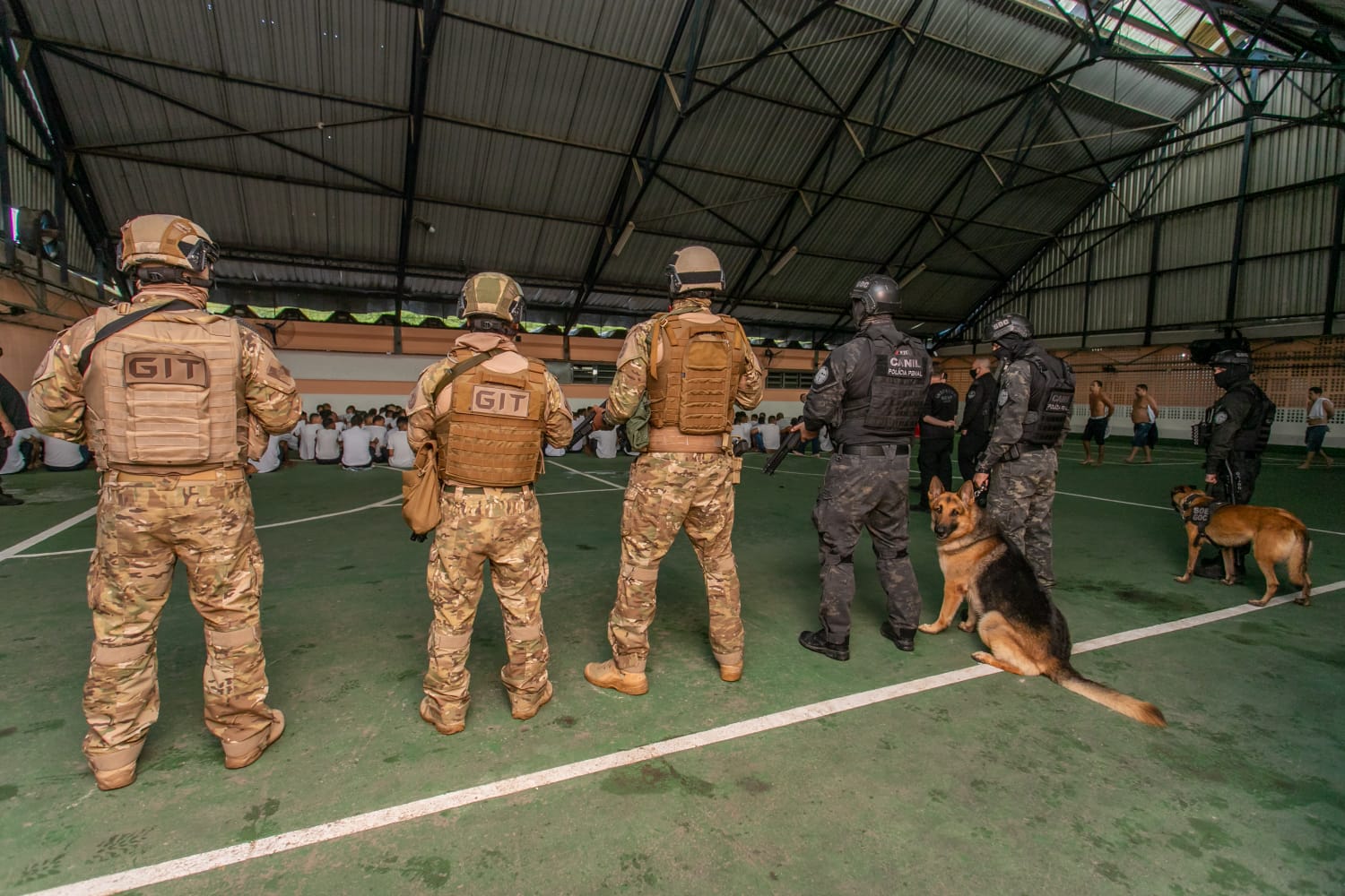 Policiais Penais da Seap apreendem drogas e celulares durante revista em unidades prisionais