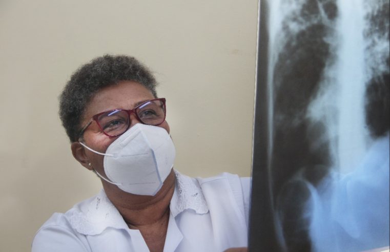 De auxiliar de enfermagem à médica, a trajetória de superação de funcionária do HGNI