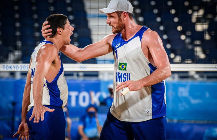 Alison e Álvaro vencem mexicanos e vão às quartas do vôlei de praia