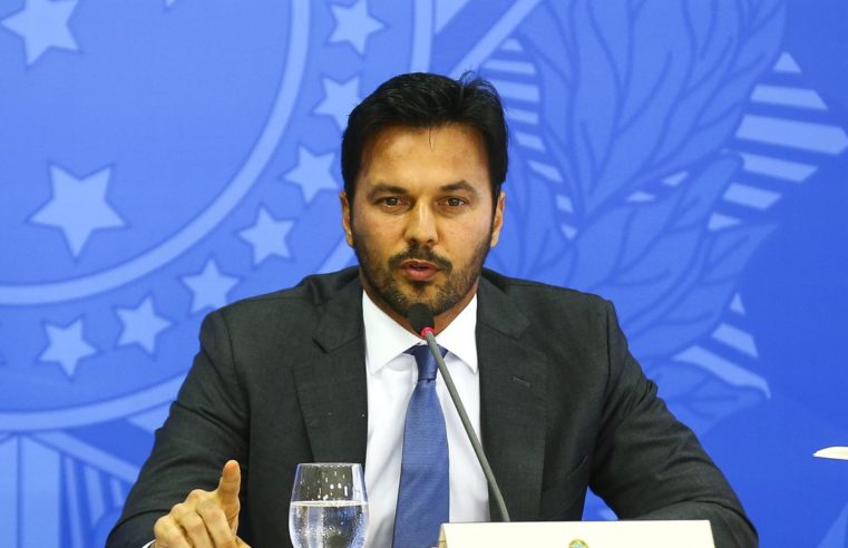 Ministro Fabio Faria esclarece uso de recursos para ações contra covid