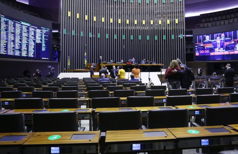 Câmara aprova texto-base do projeto de privatização dos Correios