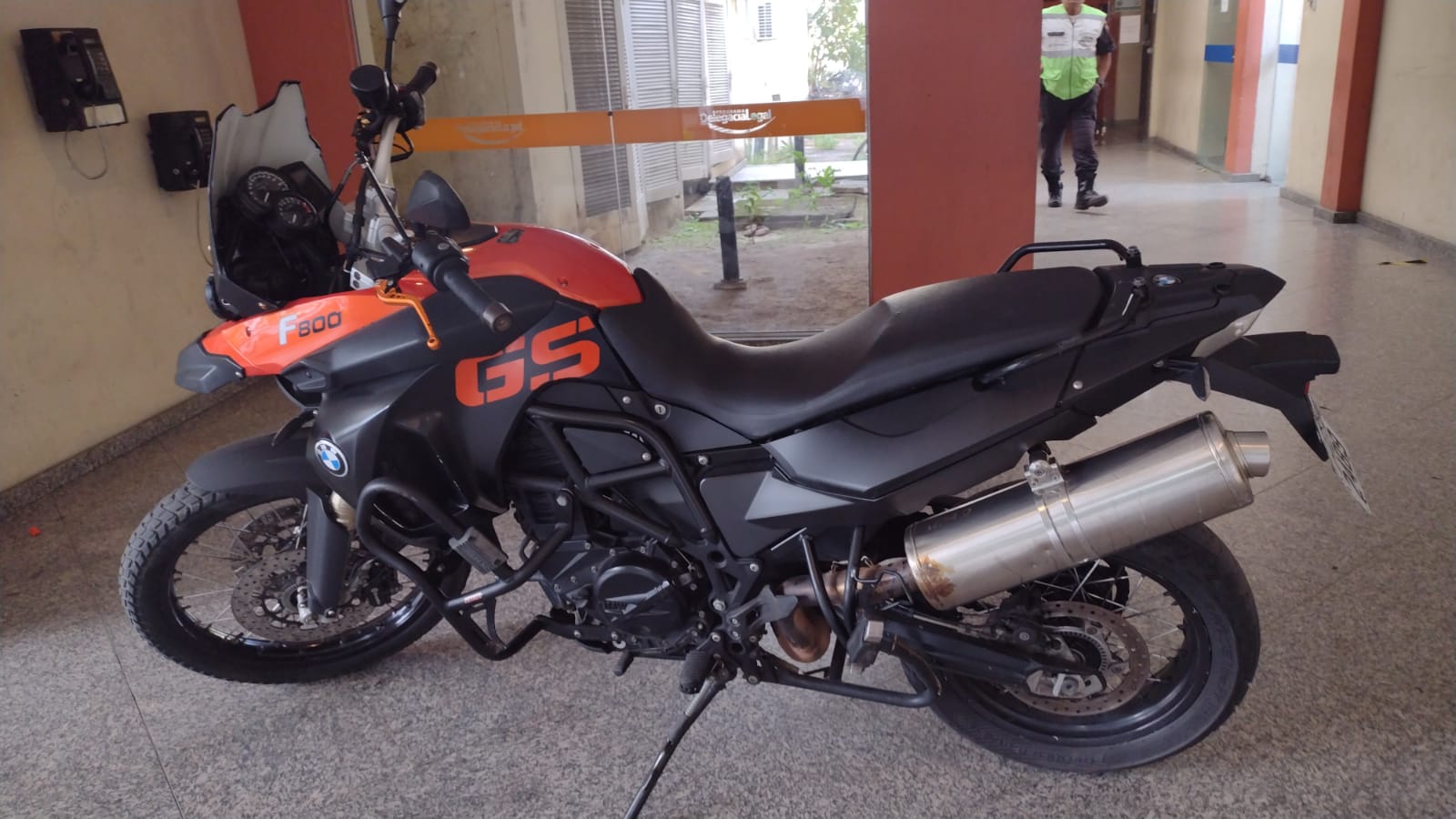 Policiais do Leblon Presente prendem o traficante 02 da Rocinha