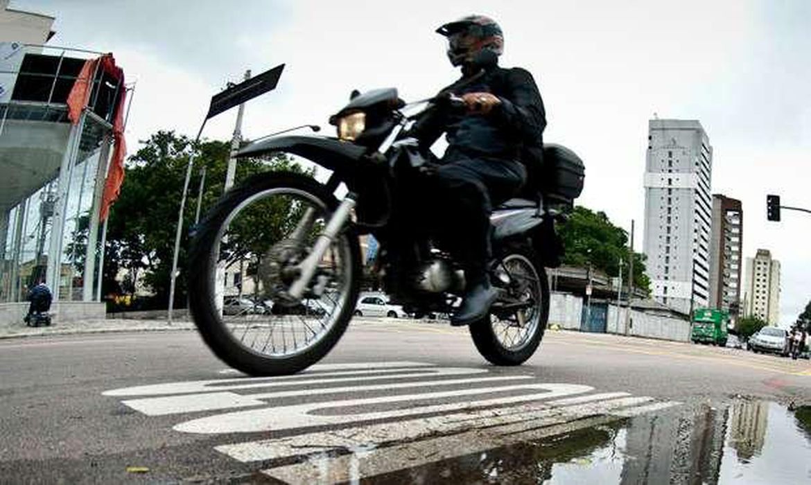 CÂMARA APROVA PROJETO DE LEI QUE AUTORIZA O SERVIÇO DE MOTOTÁXI
