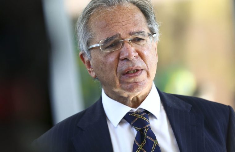 Ministro defende veto à lei que amplia acesso à internet a estudantes