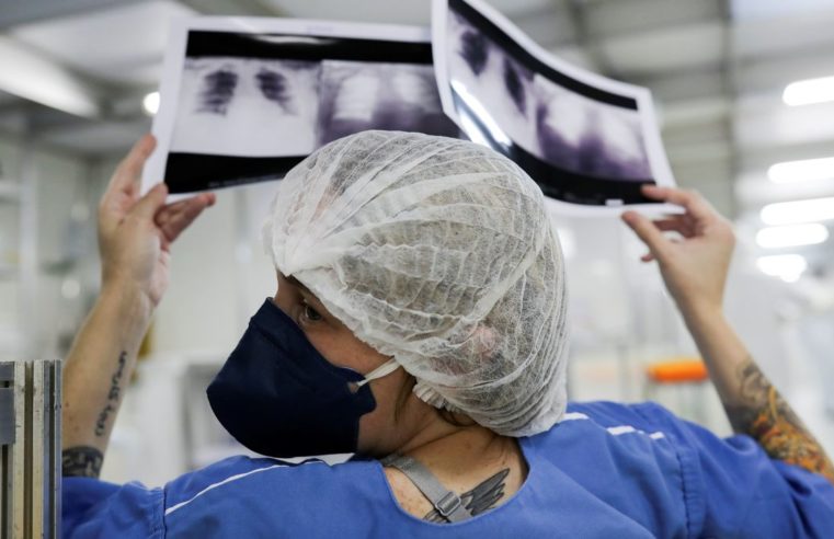 Covid-19: casos somam 20,37 milhões e mortes, 569,4 mil
