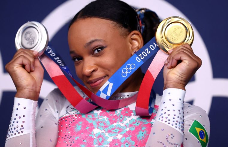 Ganhei muito mais do que só medalhas, diz Rebeca após feitos inéditos