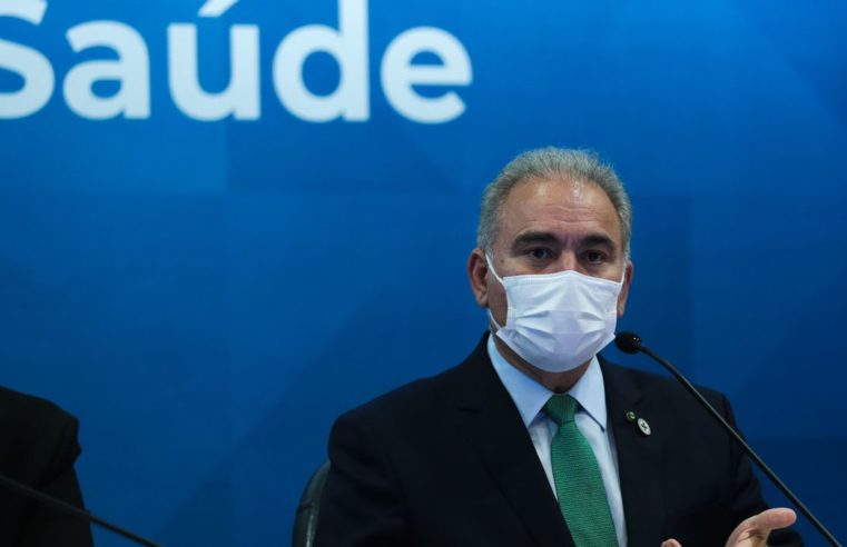 Ministro fala sobre aplicação de dose extra de vacina