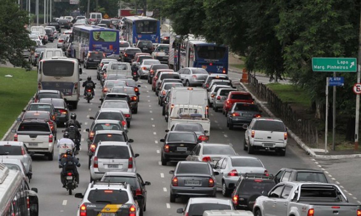 Anfavea apresenta cenários para futuro da motorização de veículos