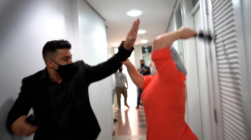 Vereador Gabriel Monteiro é agredido durante denúncia de irregularidades na folha de ponto