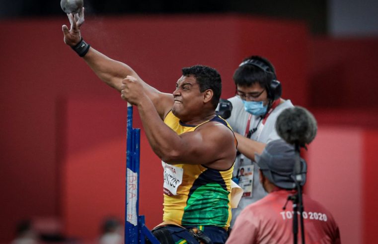 Wallace Santos é ouro, com recorde mundial no arremesso de peso
