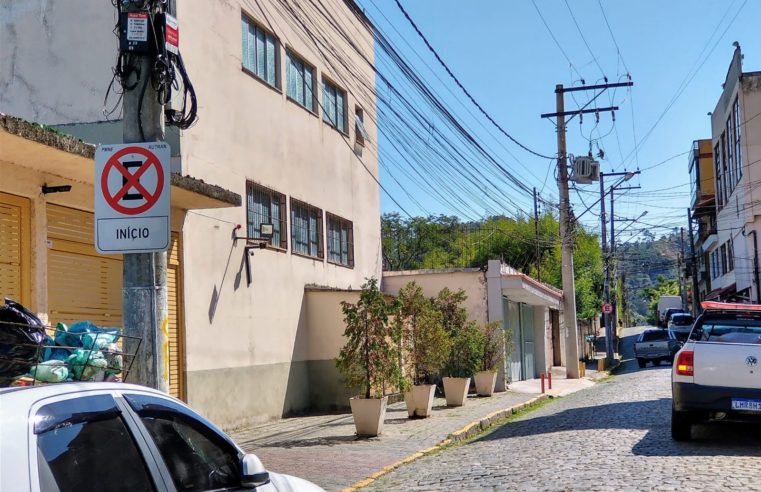 Bairros de Nova Friburgo têm sinalização revitalizada pela Smomu