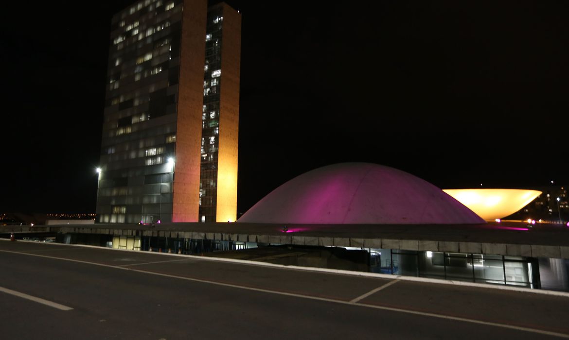 Senado adia votação de PL que dá apoio ao setor cultural