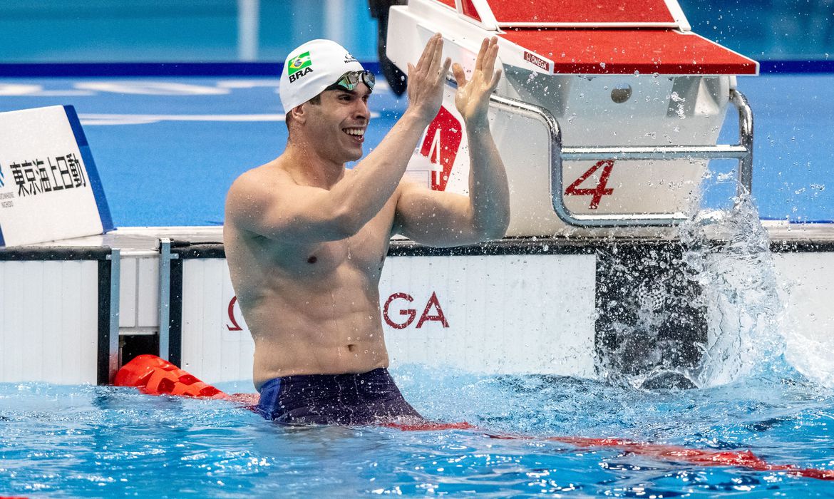 Medalhista paralímpico enfrenta desafio em ação solidária