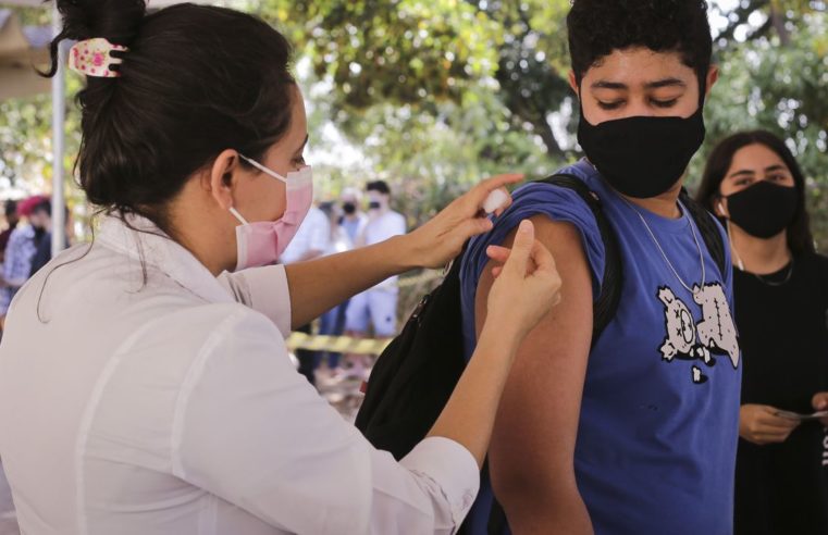 São Paulo vai manter vacinação de adolescente de 12 a 17 anos