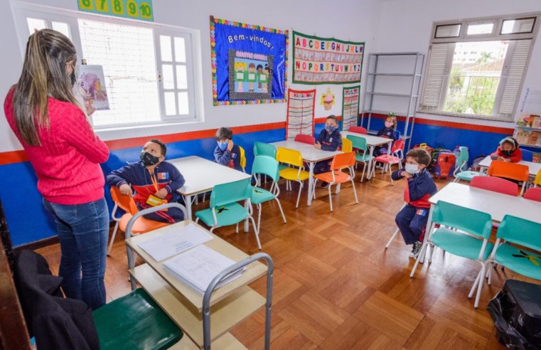 Alunos das escolas municipais de Teresópolis retornam às aulas presenciais