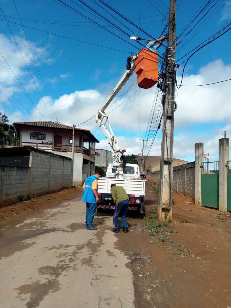 TerêLed: Prefeitura faz manutenção de iluminação em 19 bairros, na cidade e no interior, e instala mais 460 lâmpadas de LED