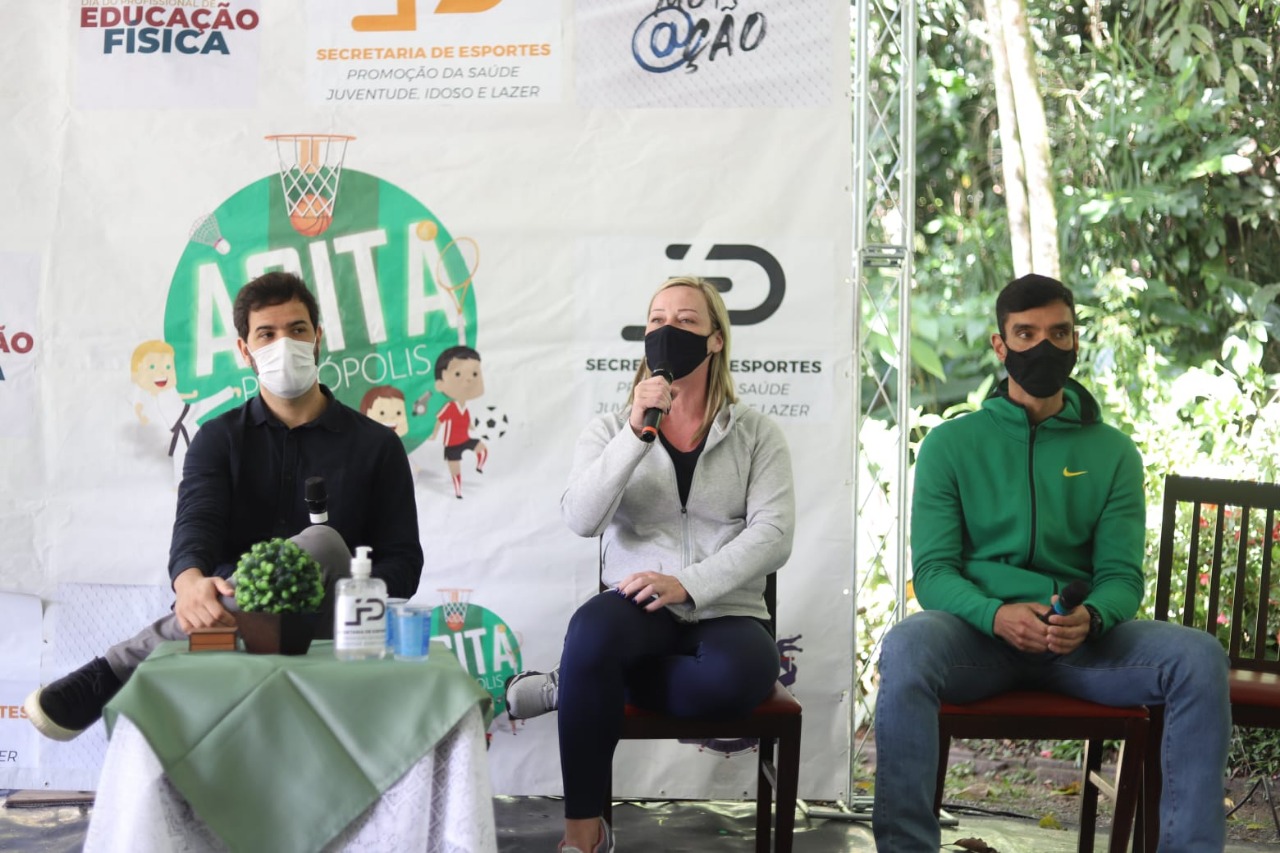 Dia do profissional de Educação Física é comemorado com roda de conversa e iluminação de atrativos