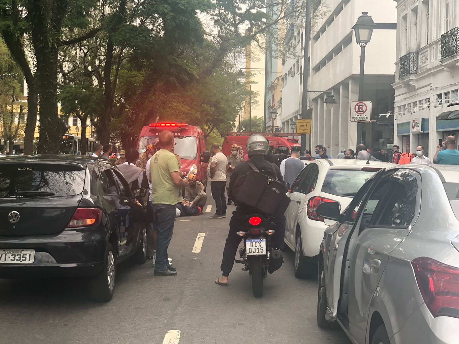 Motociclista fica ferido após acidente na Rua do Imperador