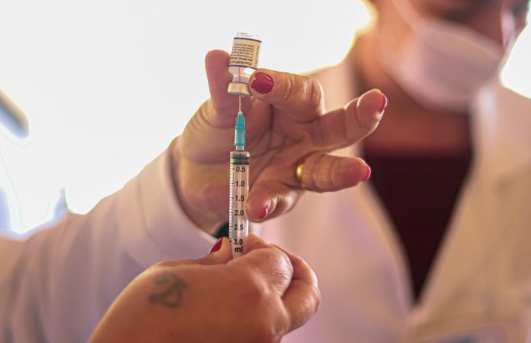 Dose de reforço da vacina contra covid-19: trabalhadores da saúde maiores de 18 anos que receberam a segunda dose até 28/02 podem se cadastrar a partir de hoje (05)