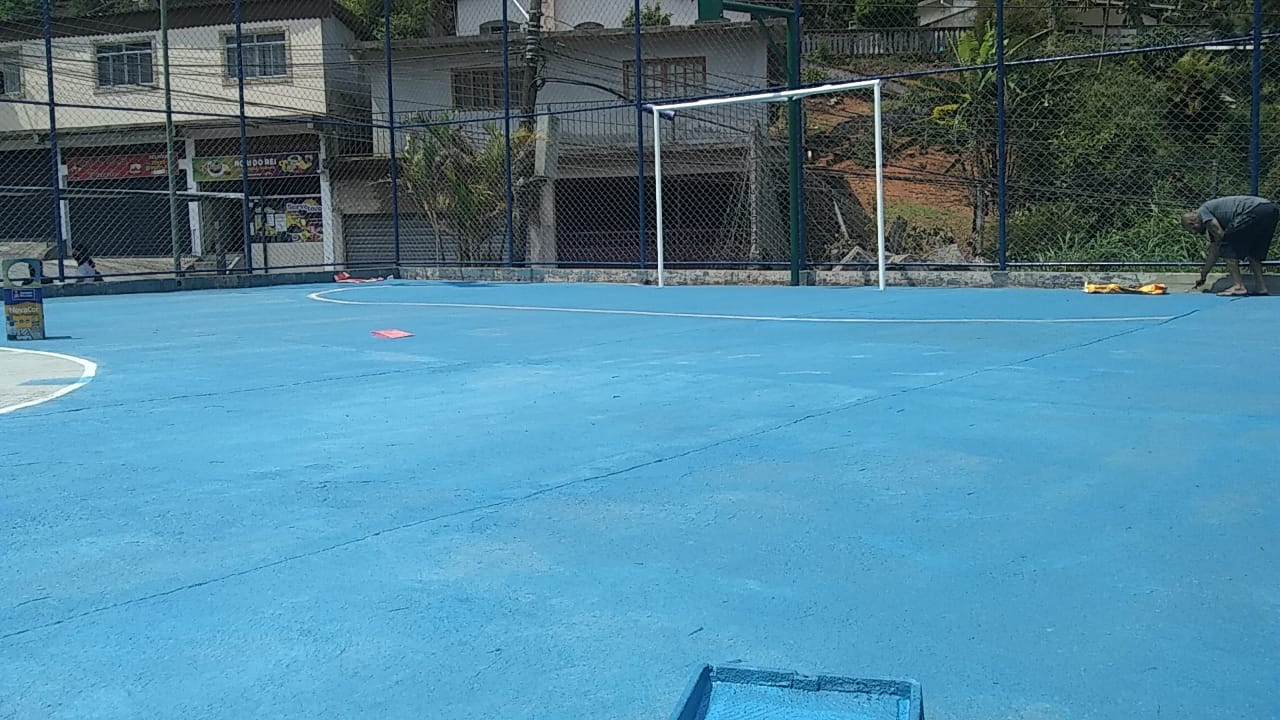 Quadra comunitária do Bataillard é reformada