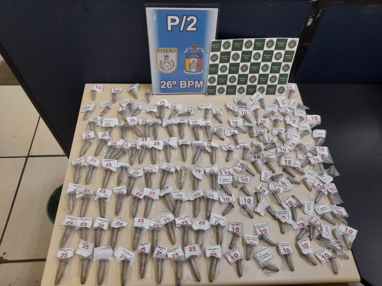 Polícia Militar apreende drogas em Corrêas