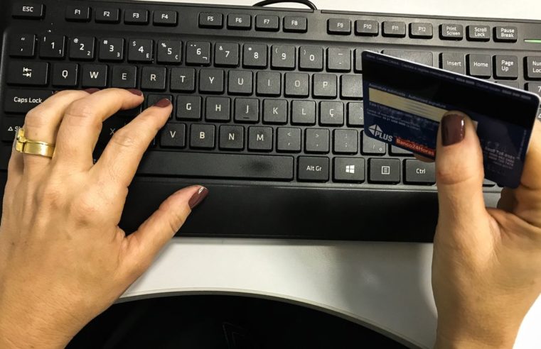 Juros para famílias e empresas sobem em agosto, diz BC