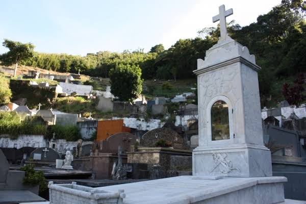 Cemitérios da Cidade Imperial devem oferecer melhores serviços após concessão à iniciativa privada, mas gratuidade para quem não pode pagar será mantida
