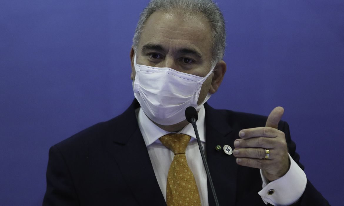 Covid-19: ministro destaca eventos adversos em adolescentes vacinados