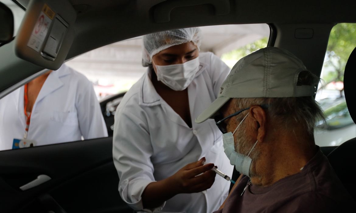 Rio: idosos que se vacinaram em fevereiro podem tomar dose de reforço
