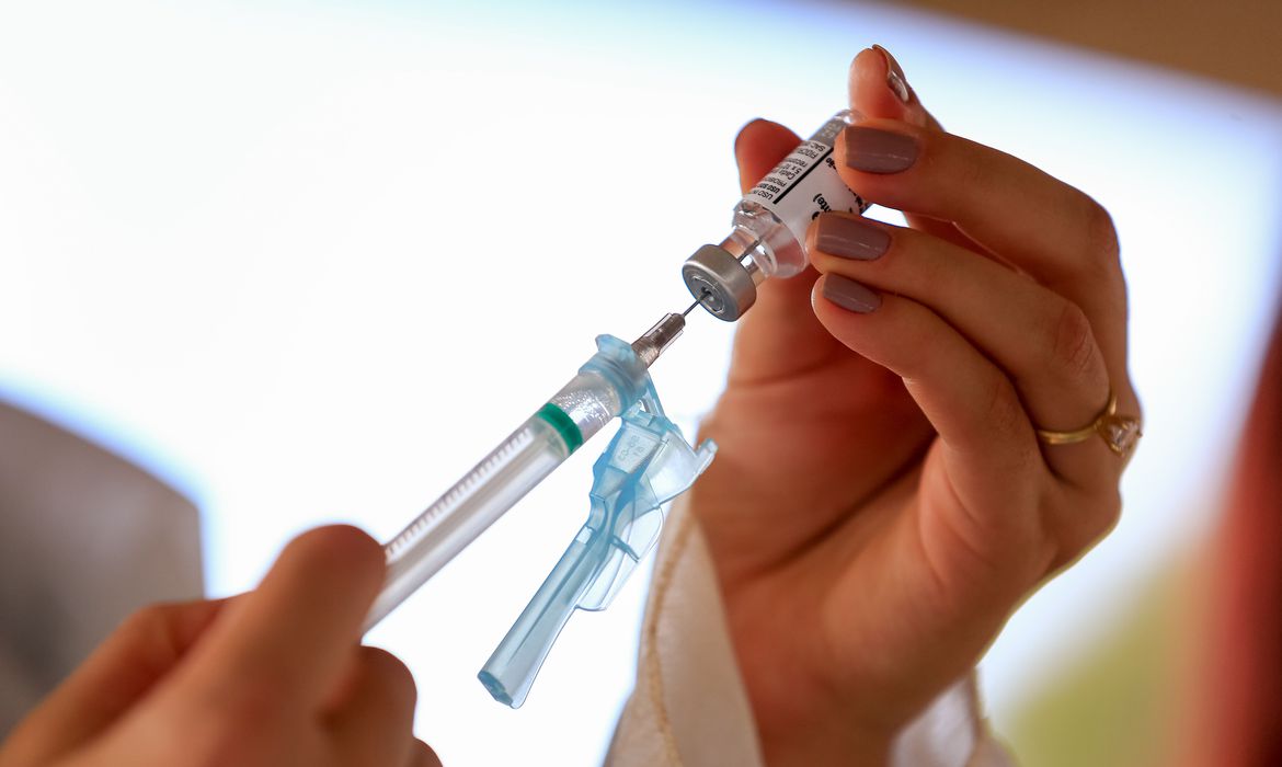 Vacinação de segunda dose contra a covid-19 em Nova Friburgo continua